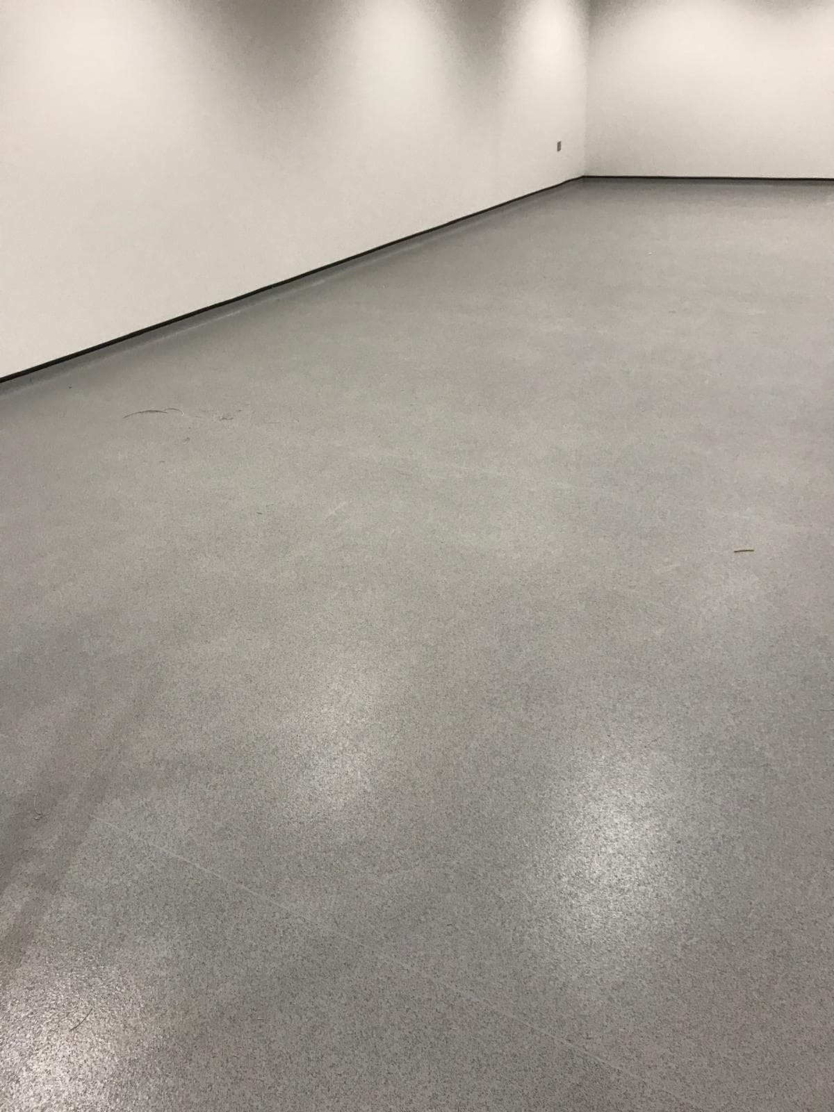 Hot-welded sheet vinyl in commercial corridor