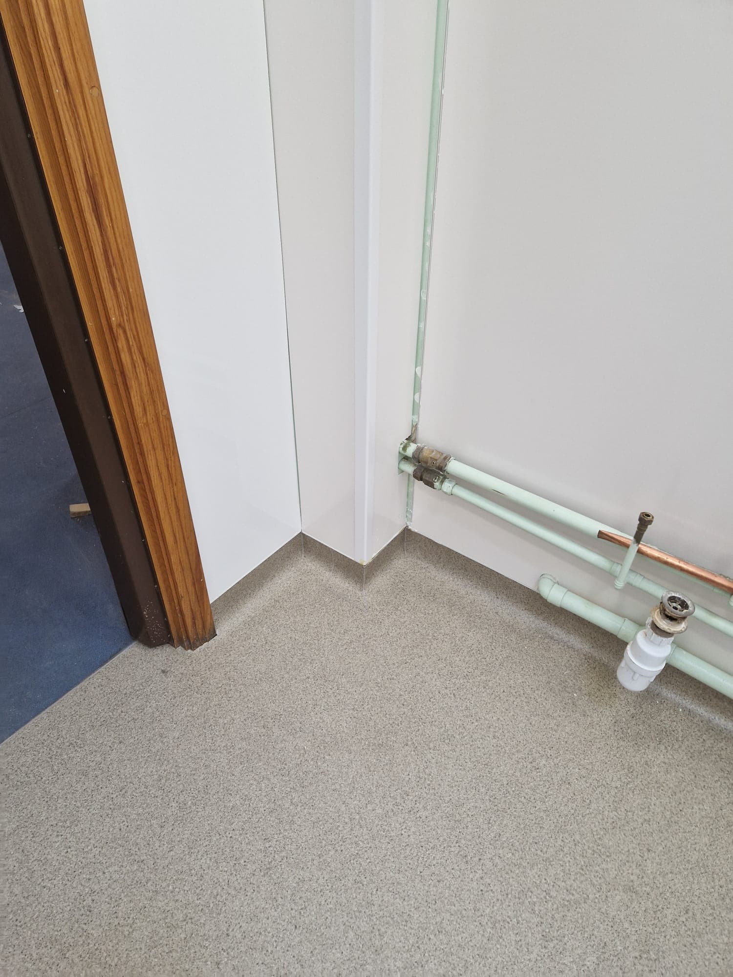 Polyurethane resin floor — high-gloss finish in a Derby workshop
